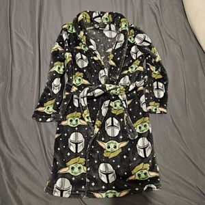 Cozy Galactic Vibes: Star Wars Baby Yoda Bathrobe - Size S 6/7